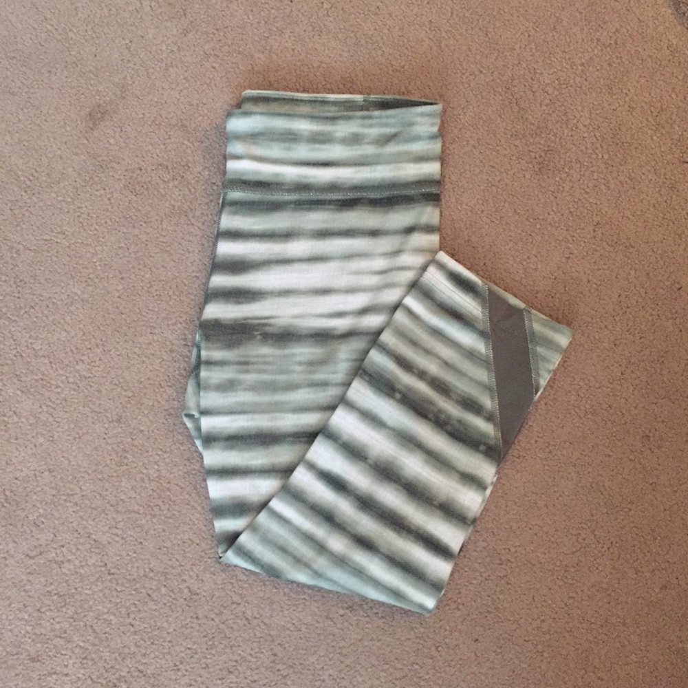 Under Armour Cropped Leggings